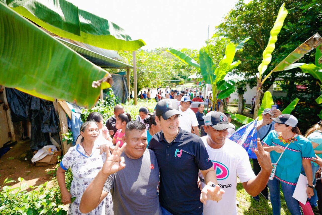 R Mulo Roux En Bocas Del Toro