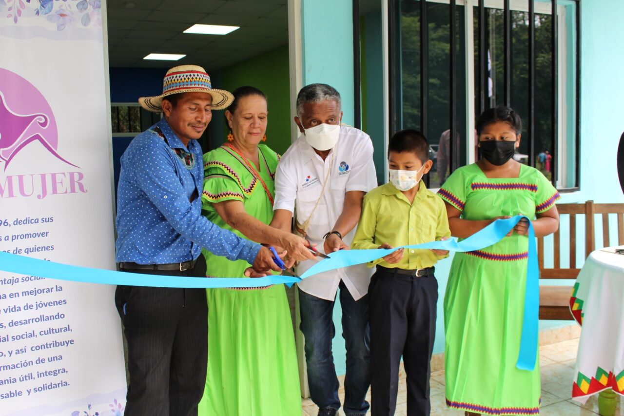  Inauguran centro tecnológico para niños y niñas Ngäbe 