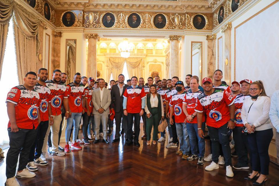  El campeón de beisbol mayor, visitó la Presidencia de la República