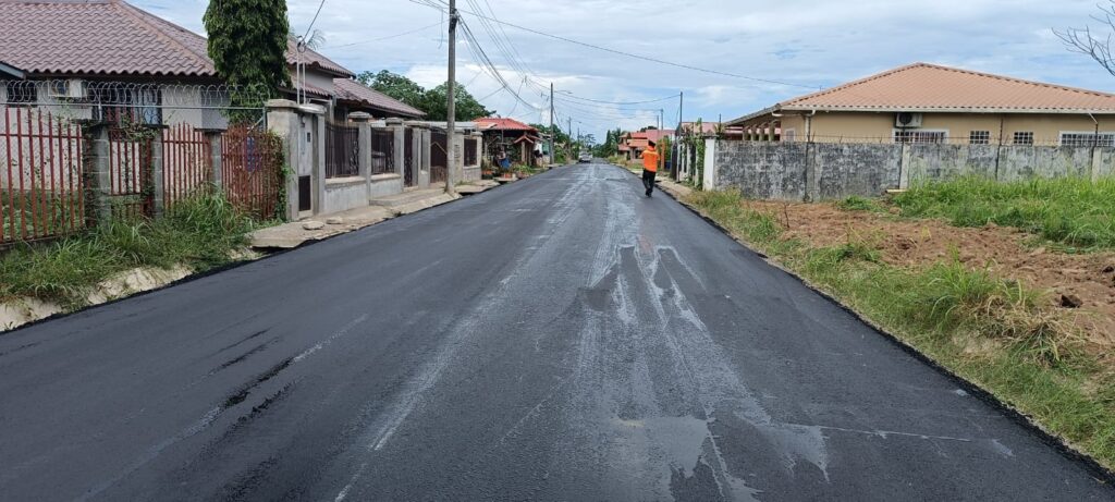 Rehabilitan calles y caminos del distrito de Changuinola