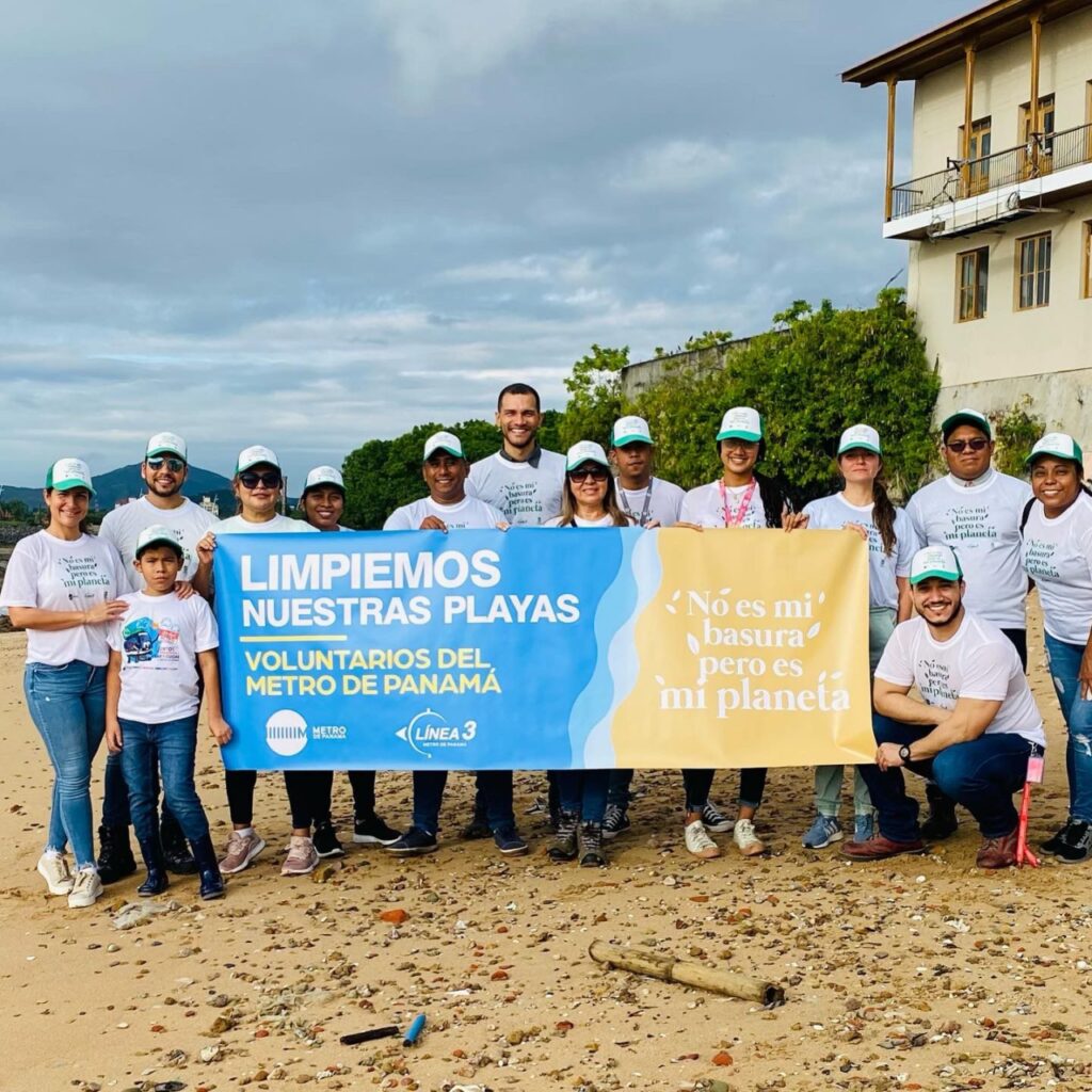 El Metro de Panamá se suma a jornada de limpieza de playa