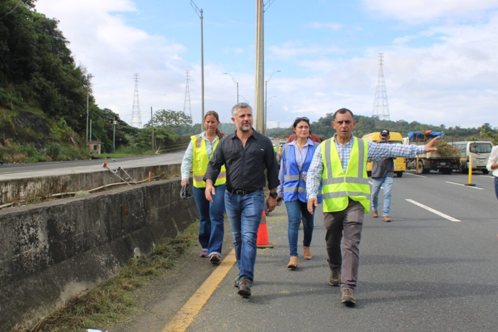 Inicia plan limpieza de puentes y pasos vehiculares en la capital