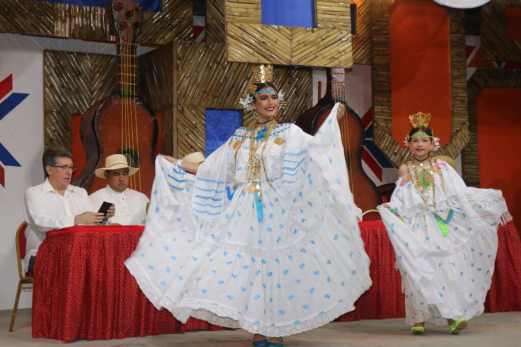 Vicepresidente entrega orden de proceder en feria de Ocú