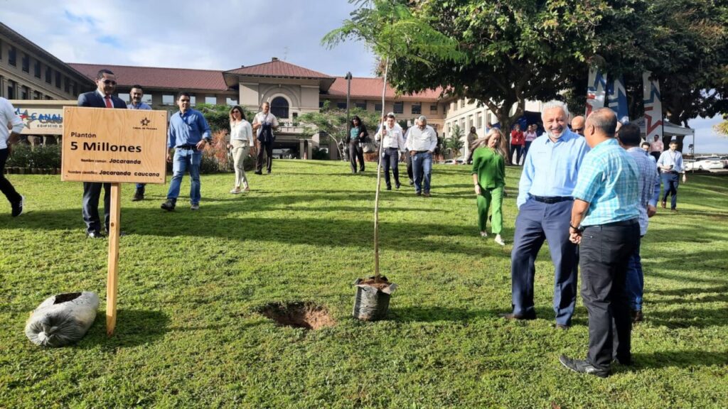 El Canal celebra 21 años de reforestación