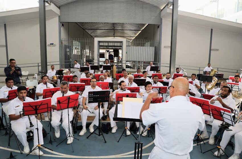  Banda Republicana ofrece concierto a estudiantes