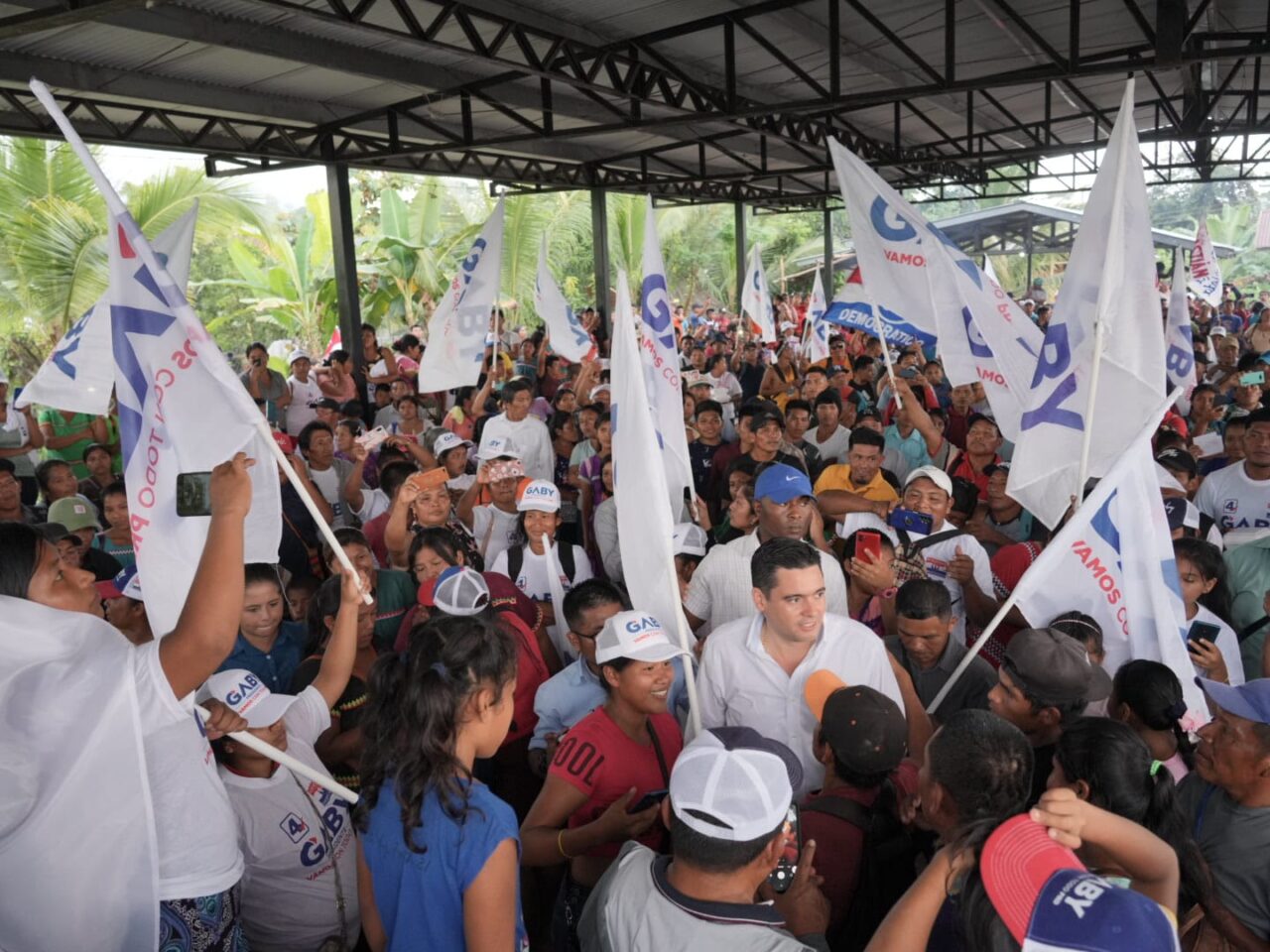 La Comarca Ngäbe Buglé brinda calurosa bienvenida a Gaby