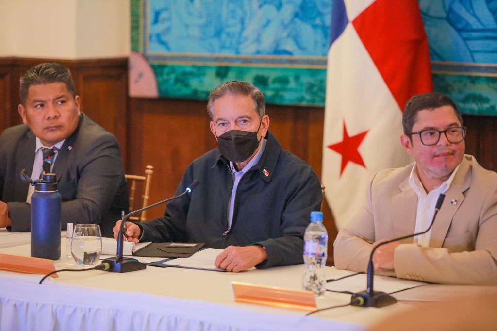 Presidente Cortizo Cohen se reúne con dirigentes Ngäbes