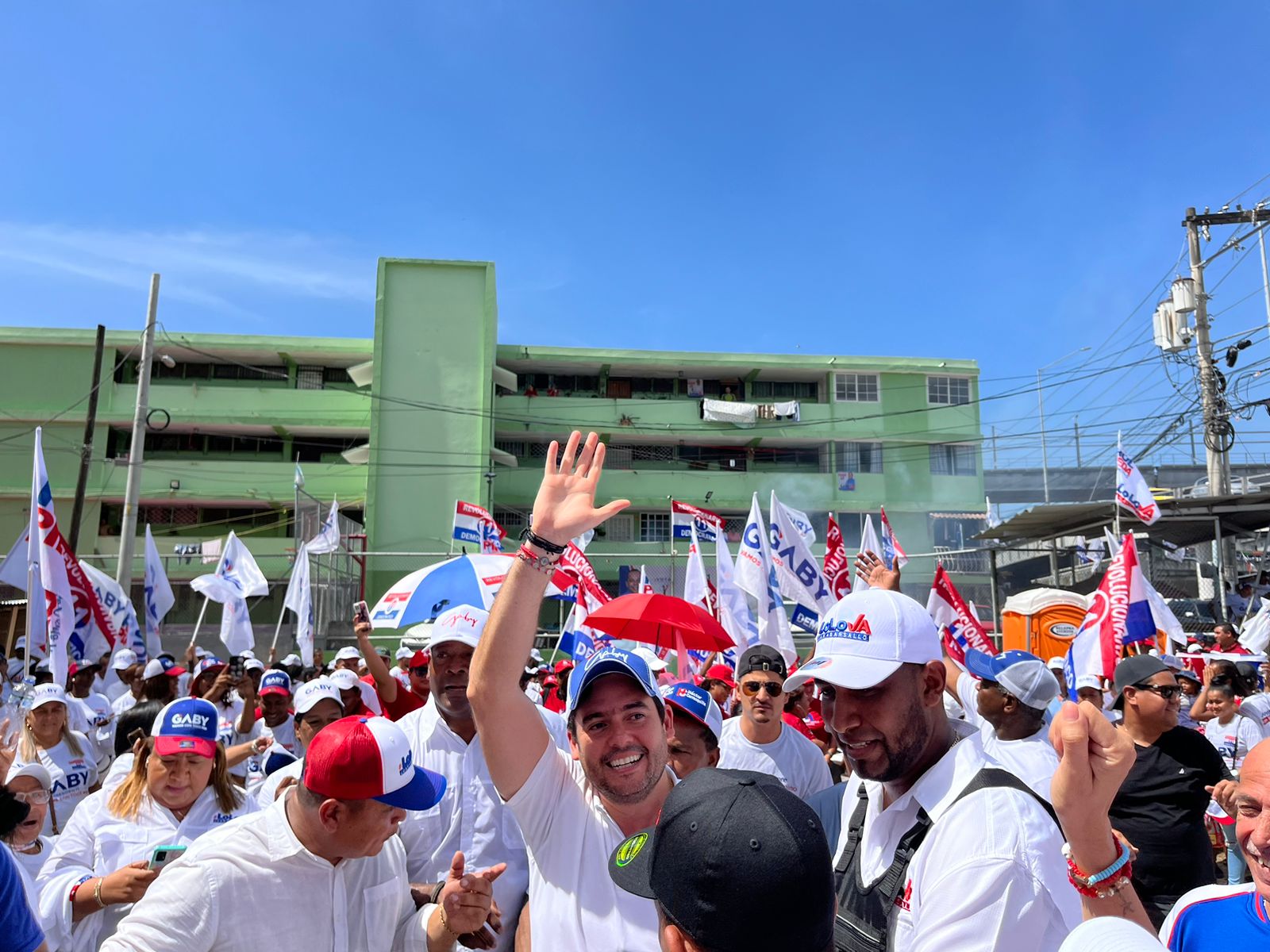 Gaby, el candidato presidencial que va donde está la gente