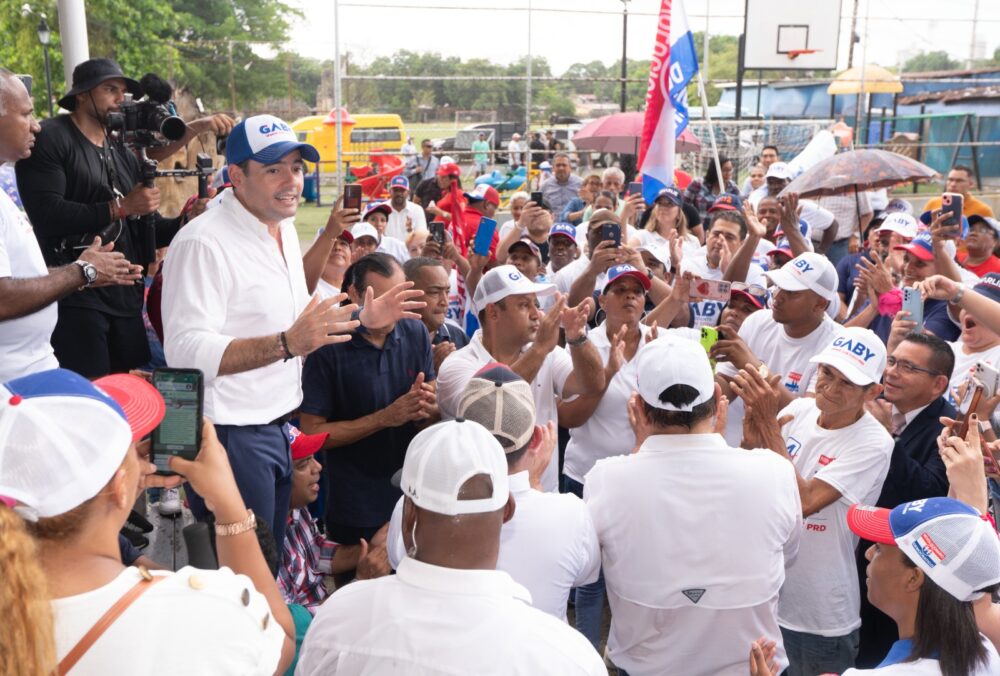 El recorrido del triunfo de Gaby llega a tres áreas de la capital