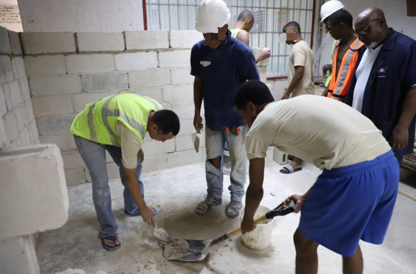  INADEH capacita a privados de libertad en albañilería