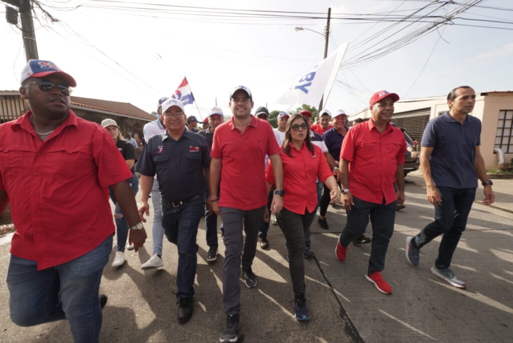 Gaby recorre Juan Díaz y Don Bosco con jóvenes y precandidatos