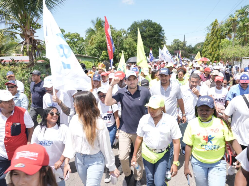 Miles de personas recorren Panamá Este con Gaby