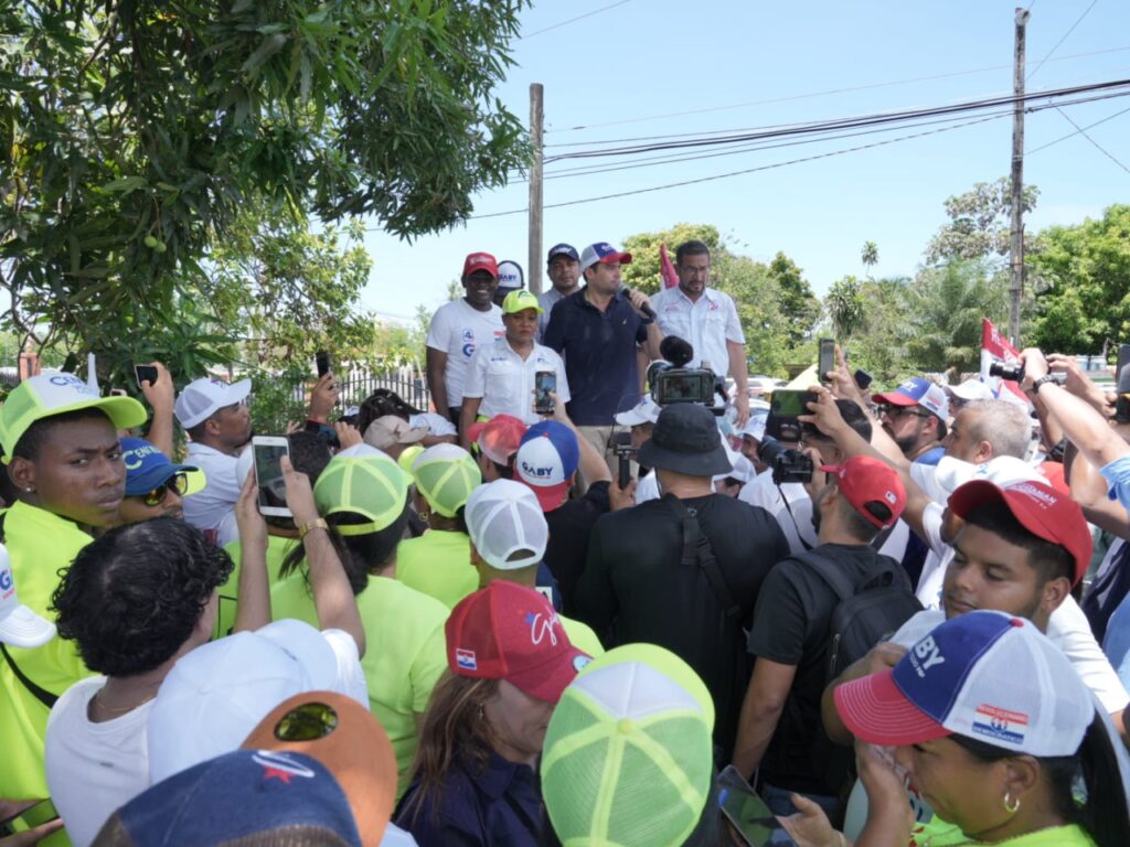 Miles de personas recorren Panamá Este con Gaby