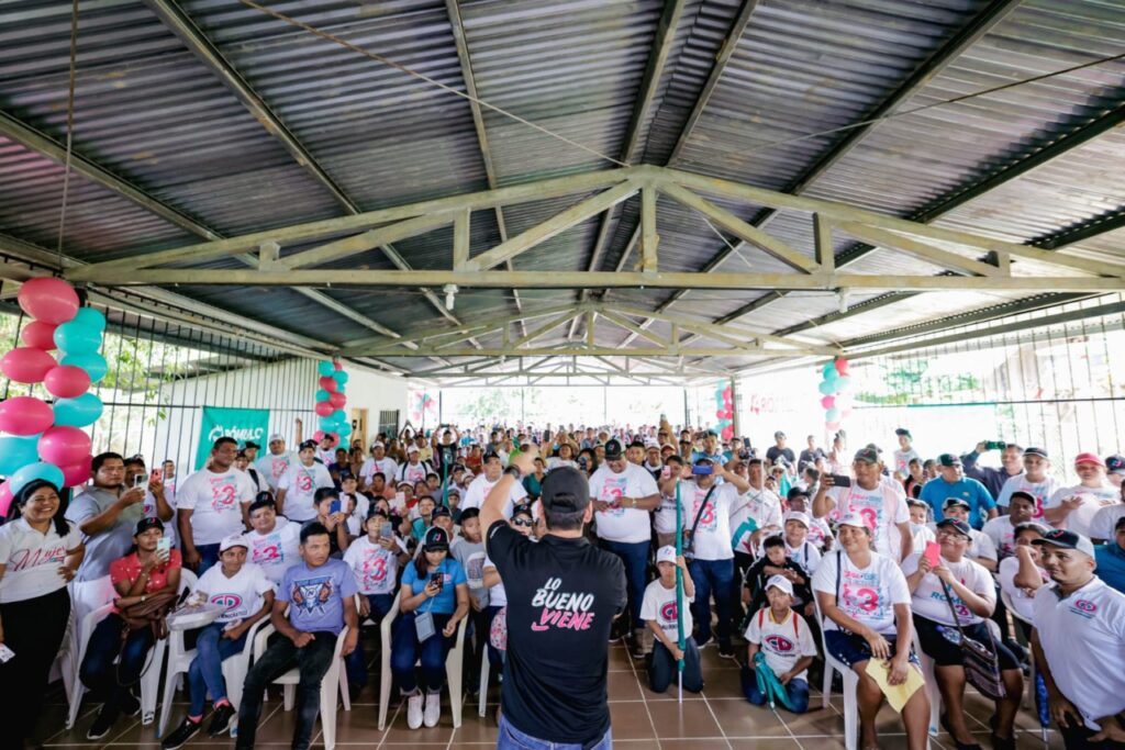 RÓMULO ROUX en Bocas del Toro