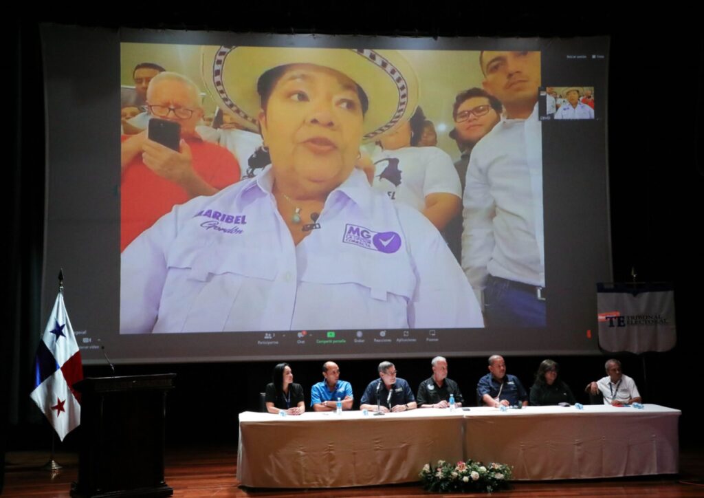 TE anuncia a los 3 precandidatos presidenciales por libre postulación