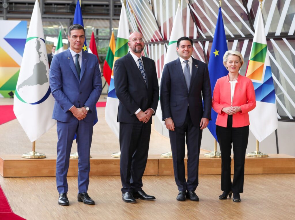 Vicepresidente Carrizo Jaén participa en apertura de la III Cumbre UE-CELAC