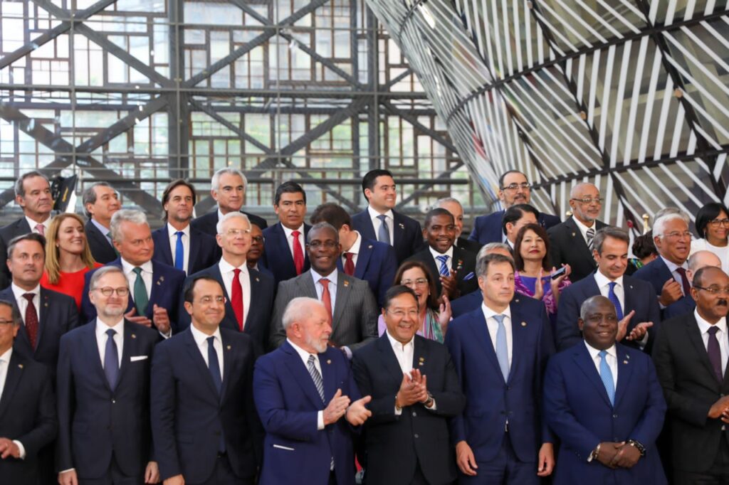 Vicepresidente Carrizo Jaén participa en apertura de la III Cumbre UE-CELAC