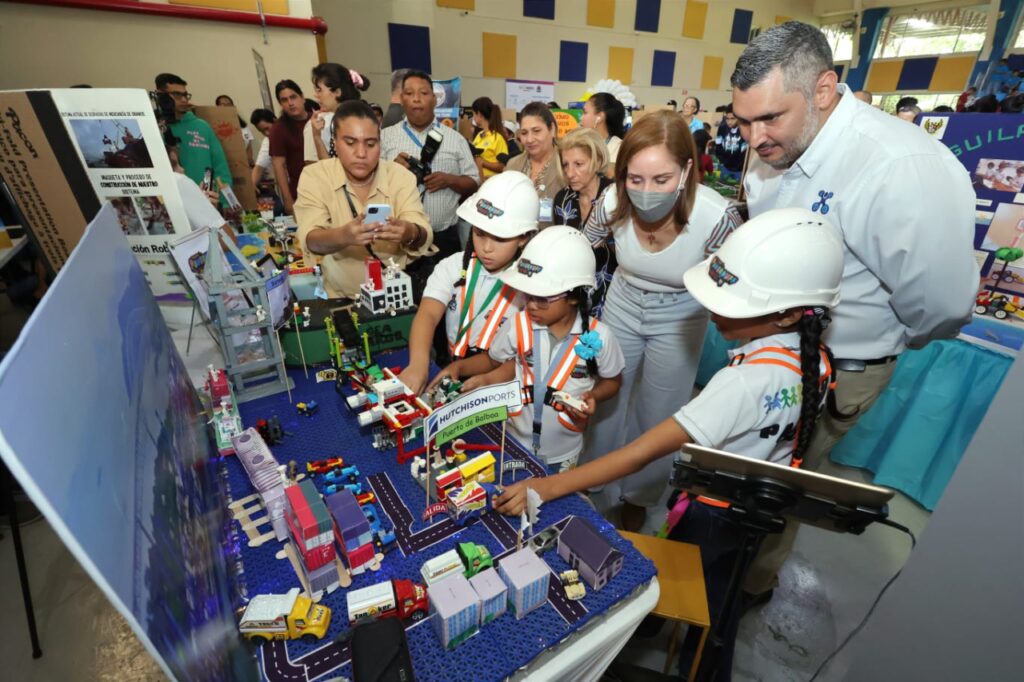 Celebran la 14ta. versión de las olimpiadas regionales de robótica