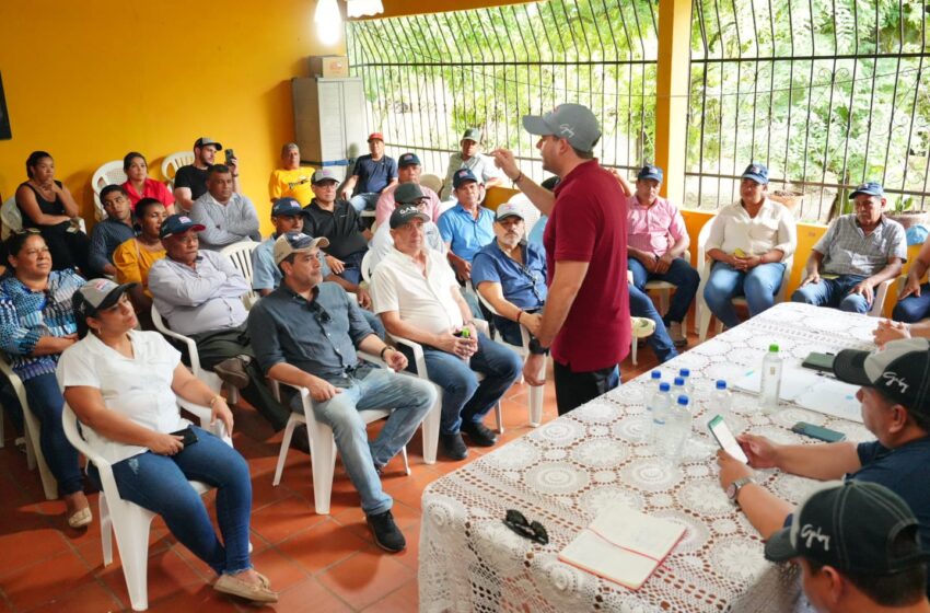  Gaby va al encuentro con la gente en patrullaje  doméstico en Veraguas 