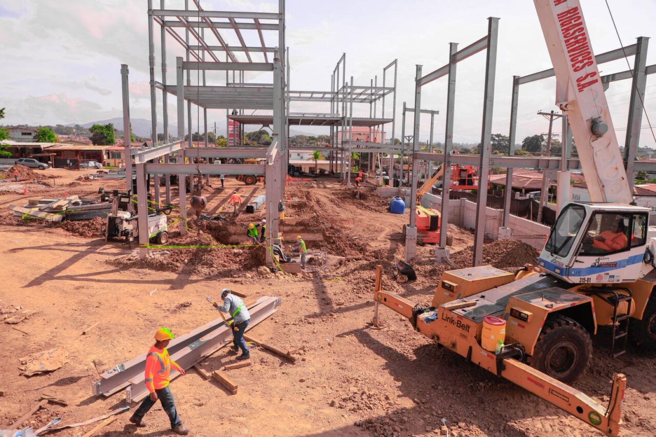 Avanza construcción del Instituto de Salud y la Policlínica de San Antonio