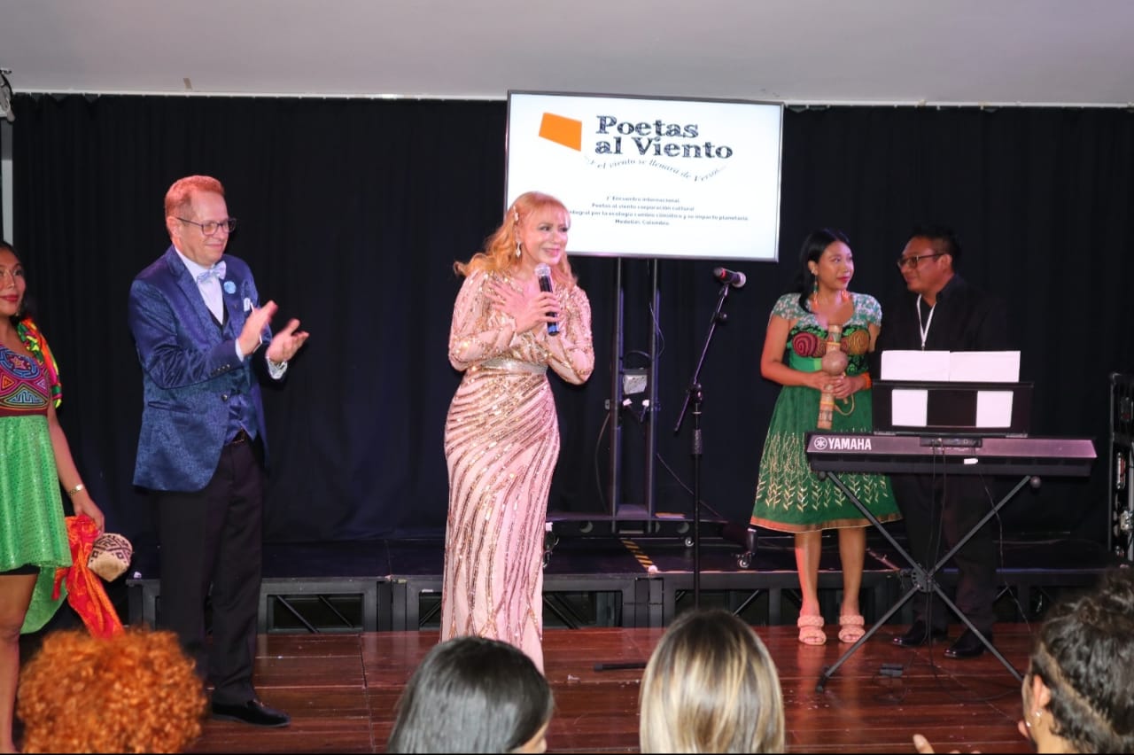 Panamá inauguró el 7mo. Encuentro Internacional Poetas al Viento en Medellín