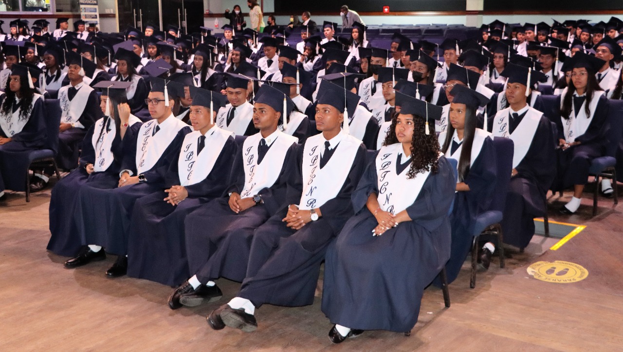 Actos de graduación suman más escuelas del sector oficial este 2023