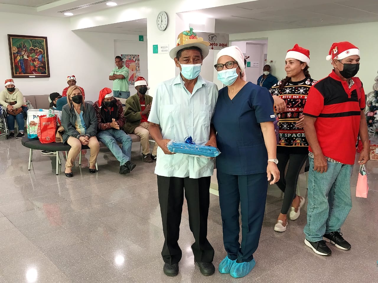 Pacientes de hemodiálisis festejan la Navidad