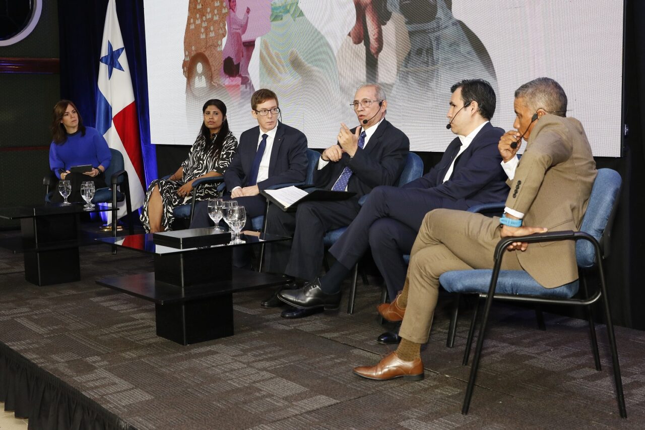 Expertos analizan el tema de Agua y Sostenibilidad