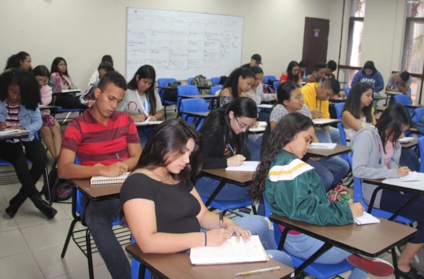  Más de 30 mil estudiantes se inscriben en el curso de verano de la U. de Panamá