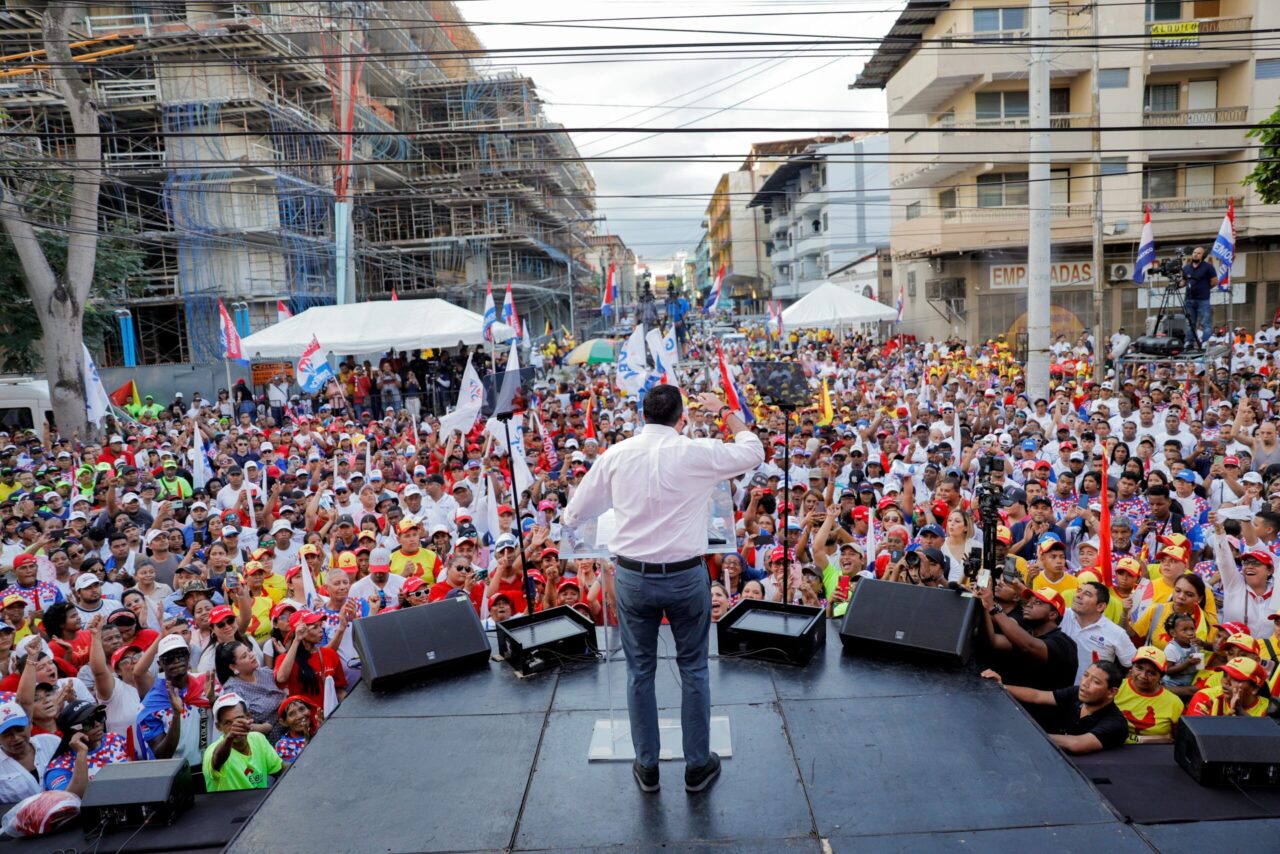 Con abrumador respaldo inicia campaña PRD y Molirena  