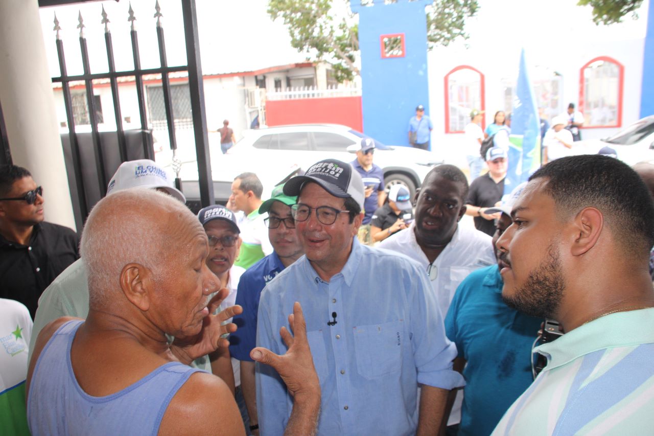 Alex, El Negro Fino recorrió las calles de Don Bosco junto a Martín TorrijosEl Negro Fino, candidato a diputado por el circuito 8-4 junto al candidato a la presidencial, Martín Torrijos, encabezaron el pasado Sábado 9 de marzo un recorrido por Don Bosco y Juan Díaz