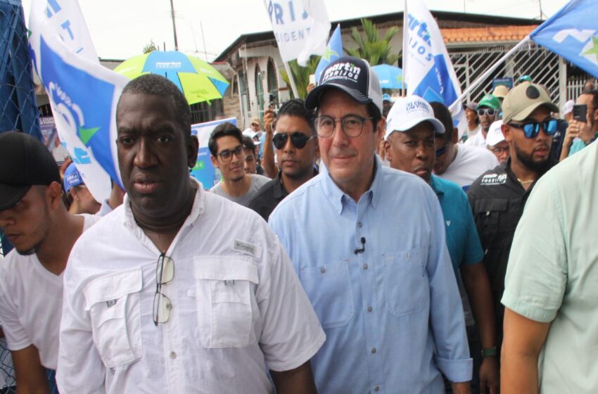  Alex El Negro Fino recorrió las calles de Don Bosco junto a Martín Torrijos