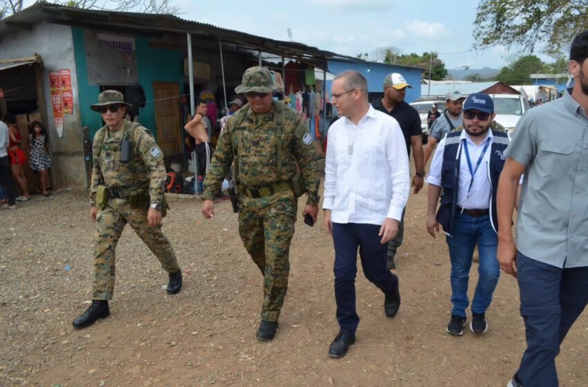  Embajador de Israel contribuye a rehabilitación de pozo en Darién