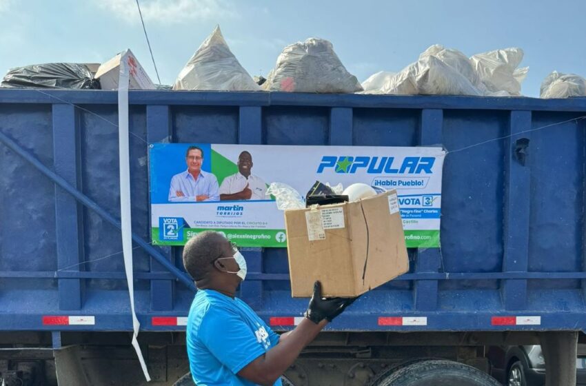  Alex el “Negro Fino“ encabeza recolección de basura en Parque Lefevre