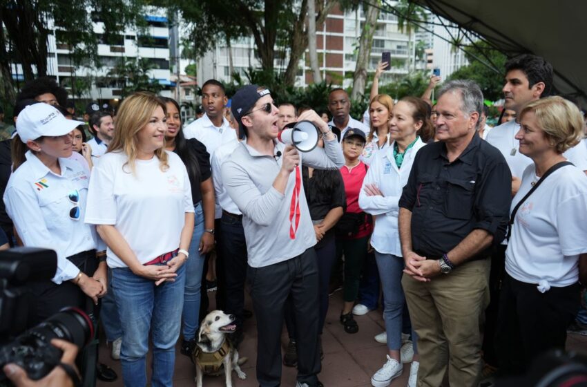  Alcalde Mayer Mizrachi y su equipo directivo planta 1,000 árboles en la Ave. Balboa