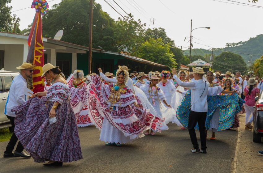  Designación de la Abanderada para el Desfile de las Mil Polleras 202