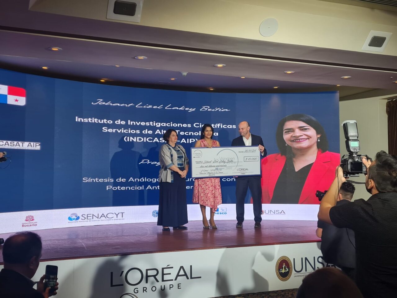 La Doctora Johant Lakey es reconocida con el Premio Regional L’Oréal – Unesco 2024