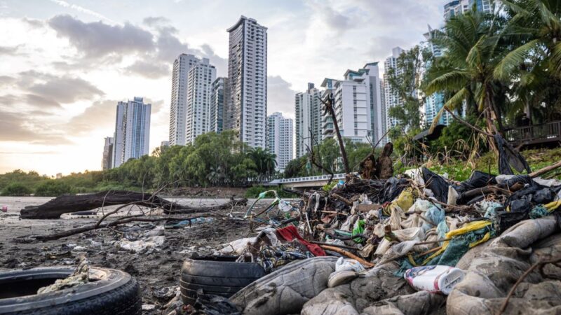 Unen fuerzas contra el plástico en la Bahía de Panamá