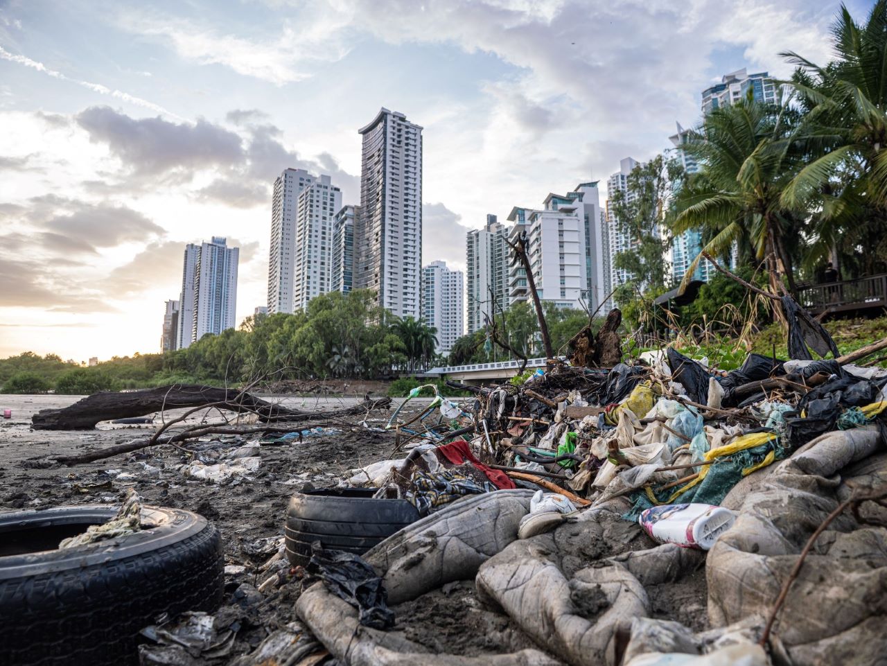 Unen fuerzas contra el plástico en la Bahía de Panamá