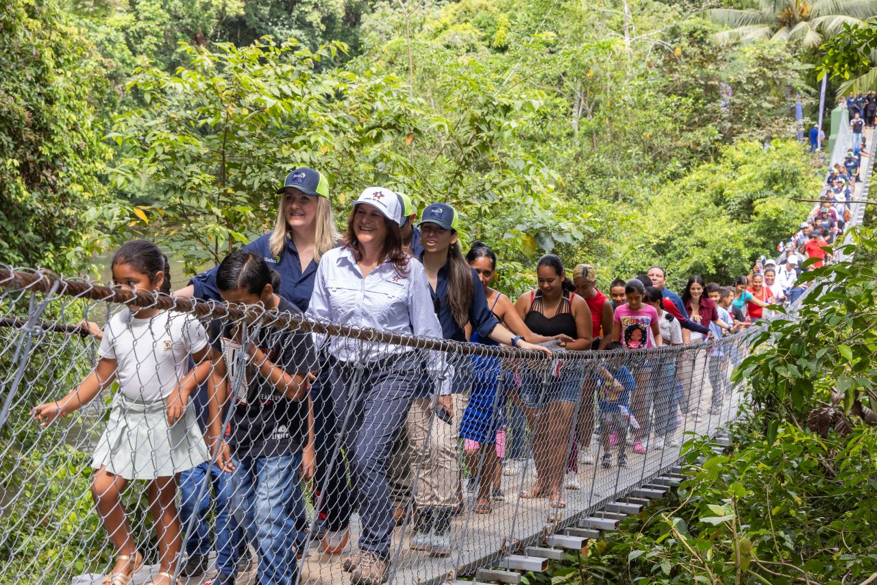 Conectados el reciclaje: nuevo puente une comunidades en la Cuenca