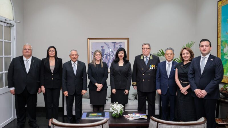 Mulino recibe a nuevos embajadores en ceremonia de acreditación