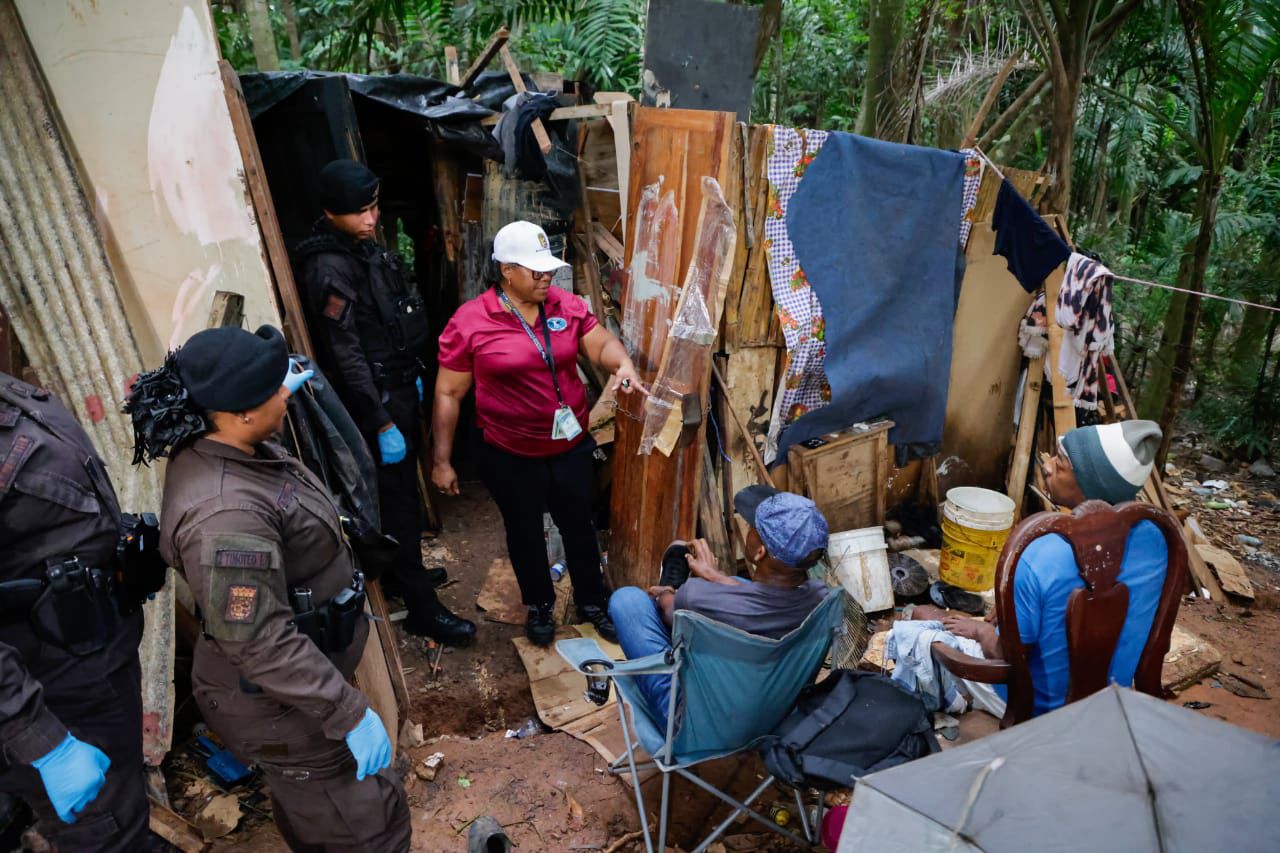 Atienden a personas sin hogar en Ancón