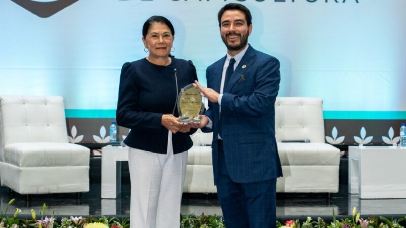 Aracelly Vega recibe reconocimiento global su investigación sobre café