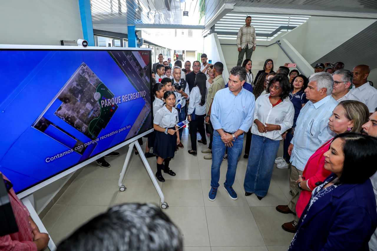 Nueva escuela en Chiriquí: Mulino hace la entrega oficial