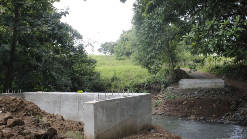 Nuevo puente modular avanza en El Faldar con apoyo del MOP