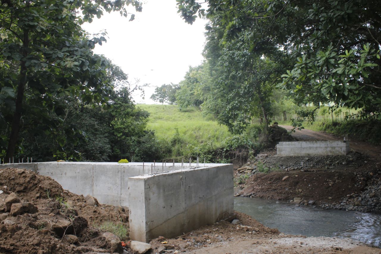 Nuevo puente modular avanza en El Faldar con apoyo del MOP