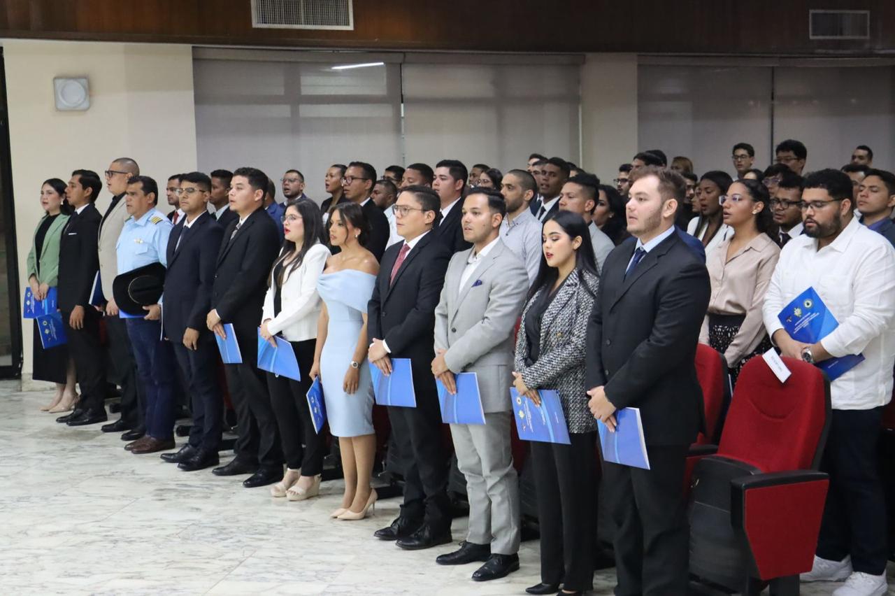 Aviadores panameños avanzan su carrera con diplomados especializados