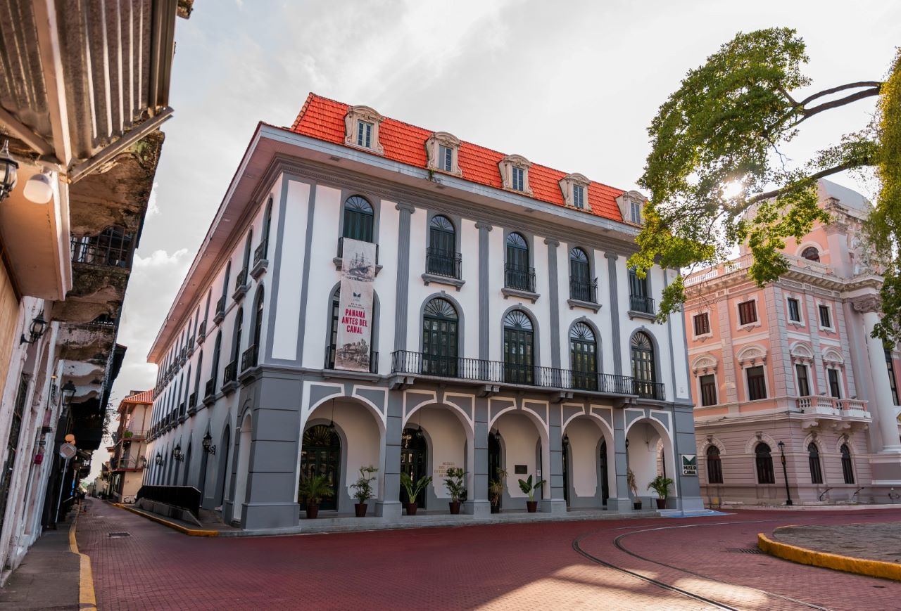 Intercambio académico impulsa la curaduría en el Museo del Canal