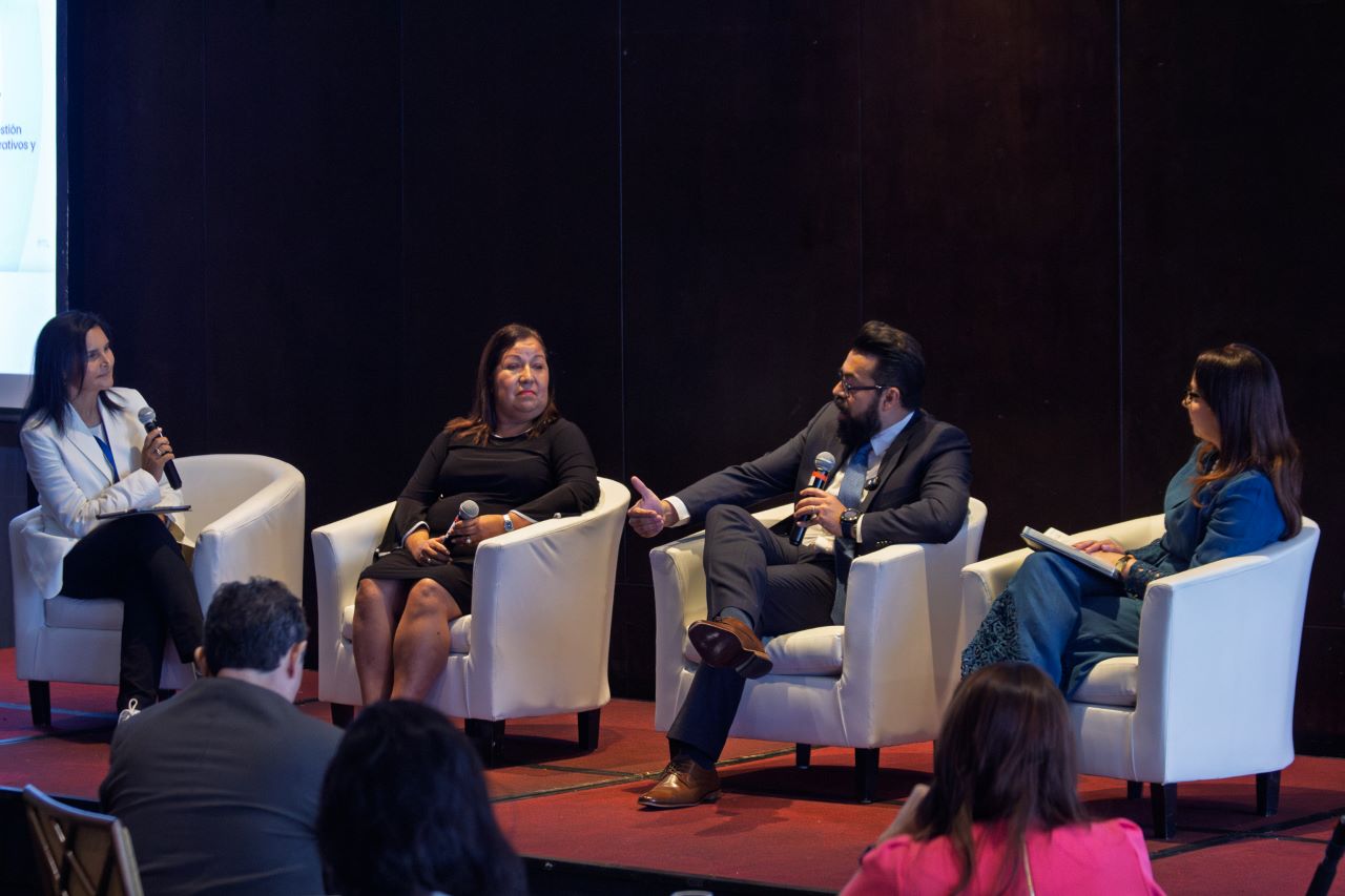 Panamá analiza los retos del liderazgo en tiempos de cambio