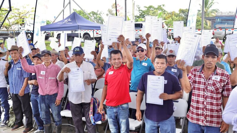 Entregan títulos de propiedad en la cuenca del río Indio